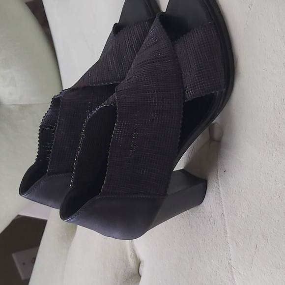 Shoes - Picture 2 of 9